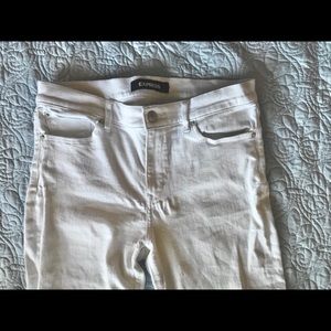 Mid-rise stretchy white jeans